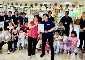 威合(威務)公司端午節懷幼送香包活動