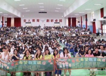 沈芯菱前進高雄高商分享生命故事  勉勵學子從「芯」開始勇敢追夢