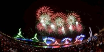 黑旋風嗨翻觀音亭！花火節「澎坊之夜」人氣爆棚　700台無人機重現《七龍珠Z》Cell篇震撼全場