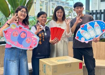 頭份市首例三胞胎申請!羅雪珠親贈15萬補助 消防勇爸喜迎「二千金加一子」
