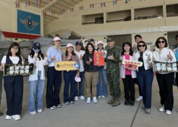 挺國防最強後盾!高雄市議會赴台中清泉崗勞軍 慰問空軍第三聯隊官兵辛勞