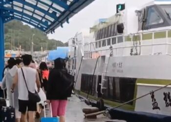 東琉線交通客船聯營處啟動離島應變機制　群益輪完成兩趟接駁任務  全力守護小琉球居民交通、就醫與民生物資運輸