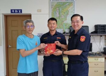 高雄市妙善觀音慈善會暖心送茶慰勞警察　感謝豪雨期間堅守崗位守護家園