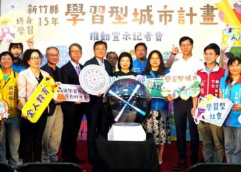 新竹縣攜手產學打造「人本科技學習型城市」    關西鎮率先試航      跨世代共學解決地方問題