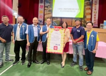 支持教育No.1  威聖慈善功德會捐贈彌陀國小電腦 打造數位學習不卡關