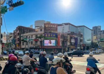 酷夏抗暑大作戰！桃園推夏季限定「縮短紅燈」  路口平均少曬20秒！