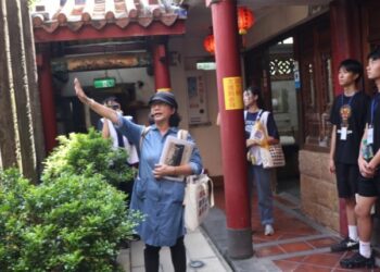 新莊少年福利中心辦暑期營隊 「靜子」帶領莊少走讀新莊老街