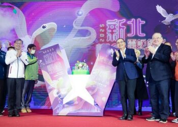 Line Friends、NETFLIX 登陸2025新北燈會！ 侯友宜邀您賞花燈吃美食歡慶元宵