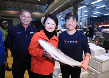 盧秀燕市長春節前視察魚市、果菜市場 關心調配供給量