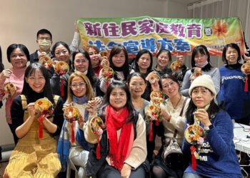 米篩載福迎新春 移民署與新住民篩出蛇年花景