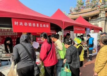 高雄關舉辦「金蛇迎春倡廉潔˙揮毫送春聯」廉政宣導活動   強化民眾反貪觀念