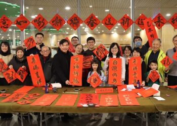 「蛇來迎新送春聯、嘶嘶如意」高市圖借書送春聯，喜迎金蛇年!