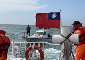 自用小船機械故障失去動力 臺南海巡馳赴救援