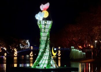 台南鹽水月津港燈節正式亮相啟燈