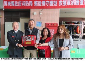 因公殉職消防員賴俊儒遺愛人間 父母及遺孀捐贈救護車及救災訓練器材給母隊