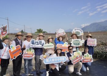 屏東縣雙層巴士  烏龜速度行駛？蛇來運轉185」雙層巴士正式啟航