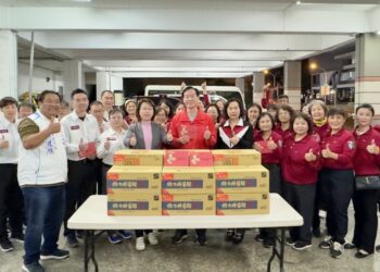 屏東市長周佳琪致贈慰問金 感謝警消人員春節值勤辛勞