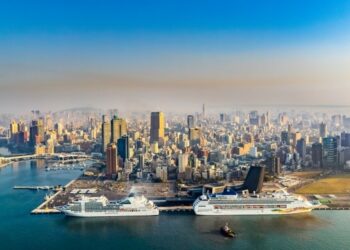 高雄港旅運中心再締紀錄  璽寶安可號與挪威天空號首航雙輪同抵高雄港