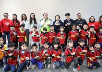 蕭美琴副總統出席澎湖元宵文化體驗活動  與小朋友同做陶土肪片龜傳承百年文化