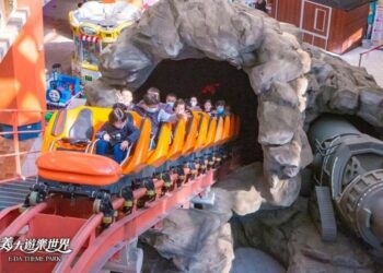 蛇麼玩樂園只要1塊錢  逛街購物春節天天免費停車