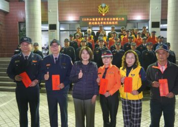 114年春節治安維護工作  縣長周春米率各民力大隊長慰勤