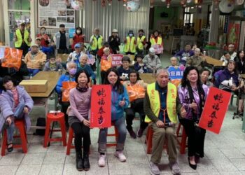 閒置便當盒獻公益 牡丹心社區助暖過好年
