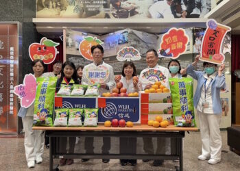 感謝所有醫事人員 衛生局廖育瑋帶領團隊至醫院為醫事人員加油打氣