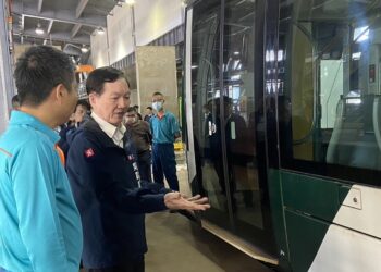 高雄輕軌累積運量邁向5000萬人次！捷運局長吳嘉昌春節前視察輕軌營運 春節疏運計畫啟動 班距最密8分鐘