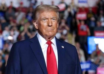 川普在達沃斯論壇釋強硬訊息：不在美生產將面臨巨額關稅