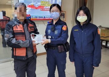 農曆年前遺失紅包         關西警鍥而不捨尋獲現金