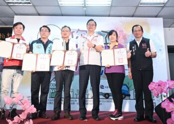 從頭到腳煥然一新  協助街友翻轉人生