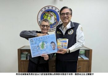 鼓勵思考提升創造力 加拿大籍利昂農曆年前獲頒馬偕計畫居留證