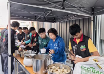 「寒冬送暖」嘉義市山海鎮愛心慈善會 為每一位居民帶來了溫暖和關懷