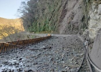 海端鄉栗園路段發生邊坡坍方  雙向道路阻斷無法通行
