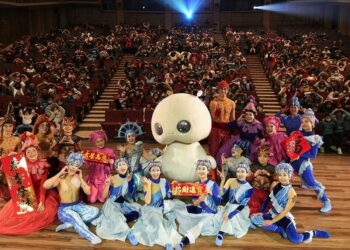 春節公演《VALO首部曲-阿米巴》震撼登場 演藝廳內座無虛席