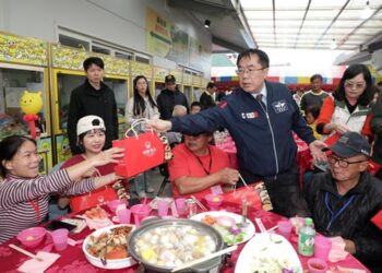 台南除夕圍爐慰問地震災民