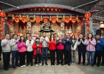 除夕夜張善政拜頭香　與市民朋友一同迎接新年