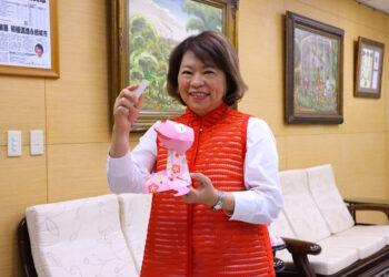 嘉市貴氣「小花蛇」提燈亮相！結合疫苗接種站 2/6起連三天發送