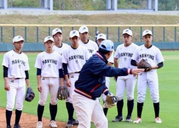 韓國樂天職棒春訓台南指導基層球員