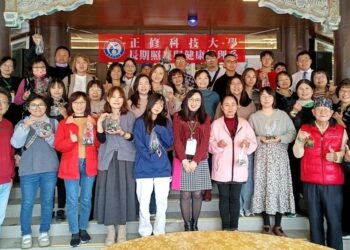 正修長照系多肉植物冬令營  學員手作展成果