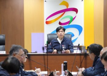 迎接棒球季 澄清棒球場加速整備  陳其邁：學生銅板價看球 歡迎支持在地球隊