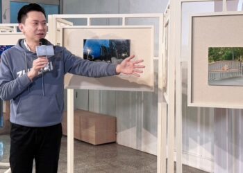 鄭朝方再次「打開公所」      「影平方」竹北攝影展即日起至3/11展出