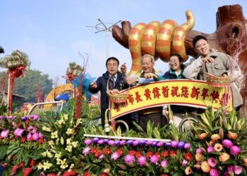 台南鹽水蜂炮今啟炮