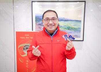 侯友宜攜超夯小物拜年　交通平安「小神衣」農曆三月媽祖生免費索取