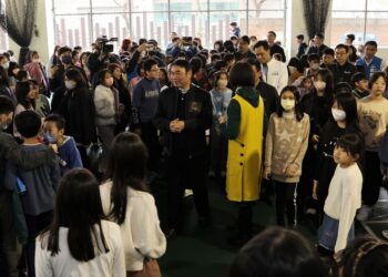 心疼孩子無充足空間活動          鍾東錦全力爭取增設苗栗科學實中分流人潮