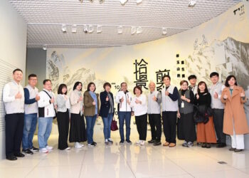 嘉義市長黃敏惠與新北市長侯友宜體驗木工 以「木」會「友」！侯友宜市長盼中央支持輕軌建設