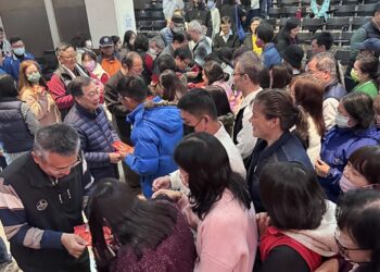 中華醫大金蛇迎春團拜　發送教職員工開運紅包祝賀