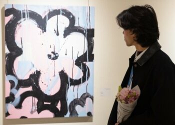 精銳學生藝術家黎幼那啼聲初試 ART 365美術館舉辦《花心》個展