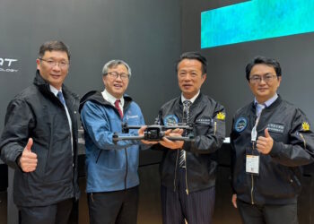 嘉義縣長翁章梁與臺灣卓越無人機海外商機聯盟 率無人機業者赴德XPONENTIAL無人載具展