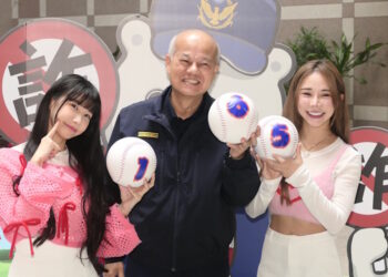 啦啦隊女孩抵嘉宣傳反詐騙 網路購票交友要小心